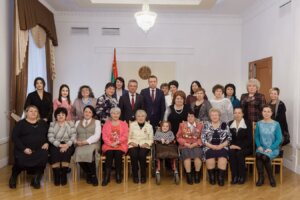 Зустріч з президентом розпочалася з квітів