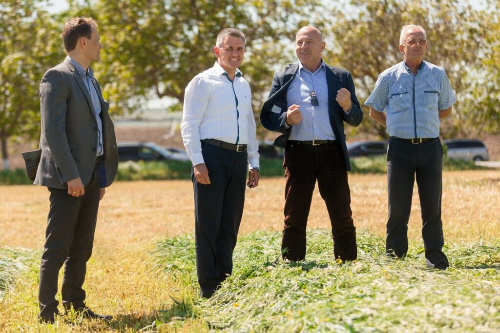 Не скаржаться, а працюють