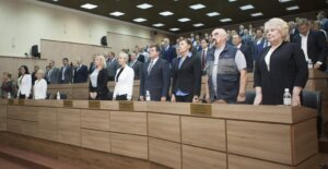 Вони працюють для людей