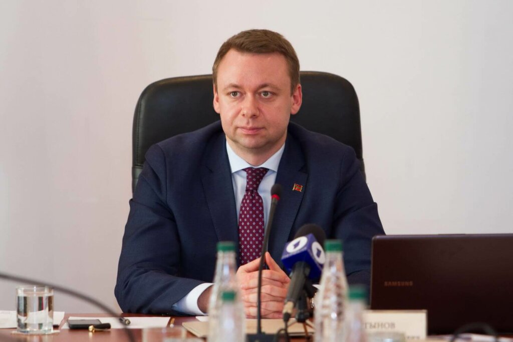У тісній взаємодії, з високим рівнем відповідальності
