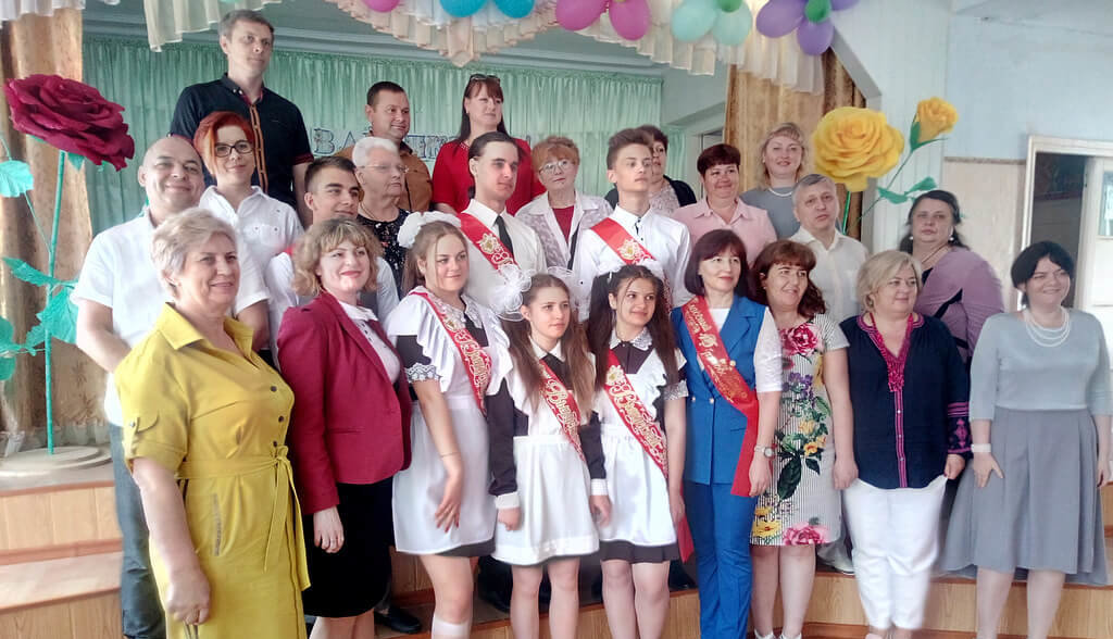 «Дзінь-дзілінь-дзілінь-дзілінь!» – останній дзвоник кличе