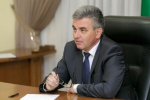 Натиск  на  COVID-19  триває
