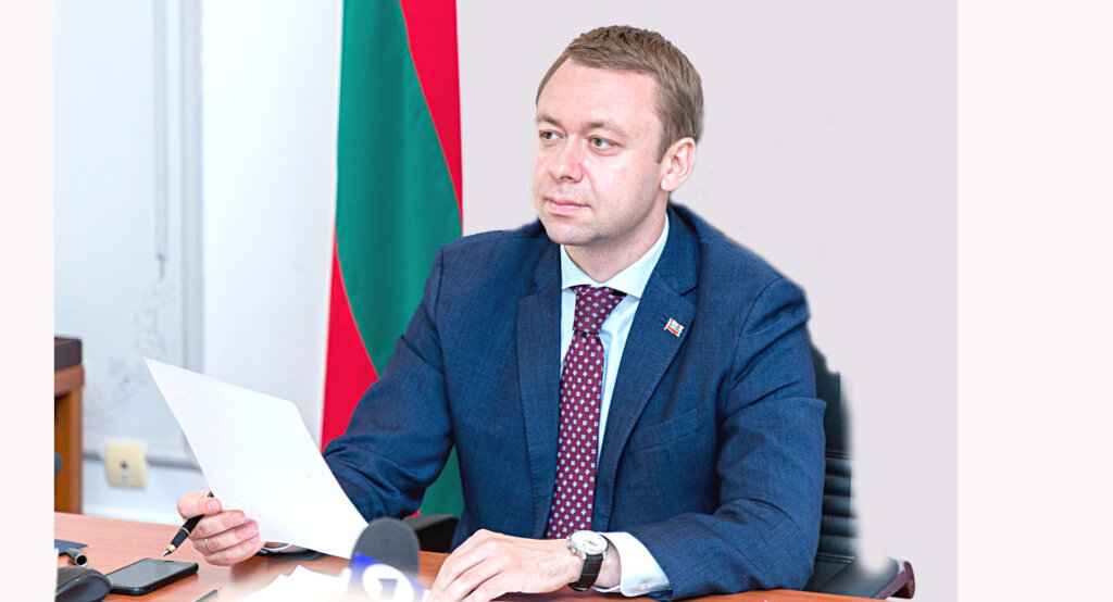 Дорогі придністровці! Від імені Уряду ПМР та від себе особисто вітаю вас з Новим 2021 роком!