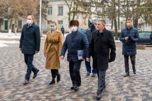 Усе, що зроблено,-для людей