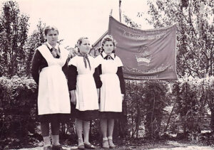 Я тепер згадую перший загін як пісню піонерії