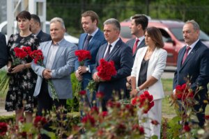 В. КРАСНОСЕЛЬСЬКИЙ: «Без людей у білих  халатах не обійтися»