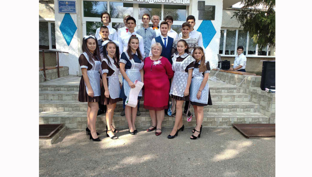 Вчителька, співачка, поетеса та просто гарна жінка