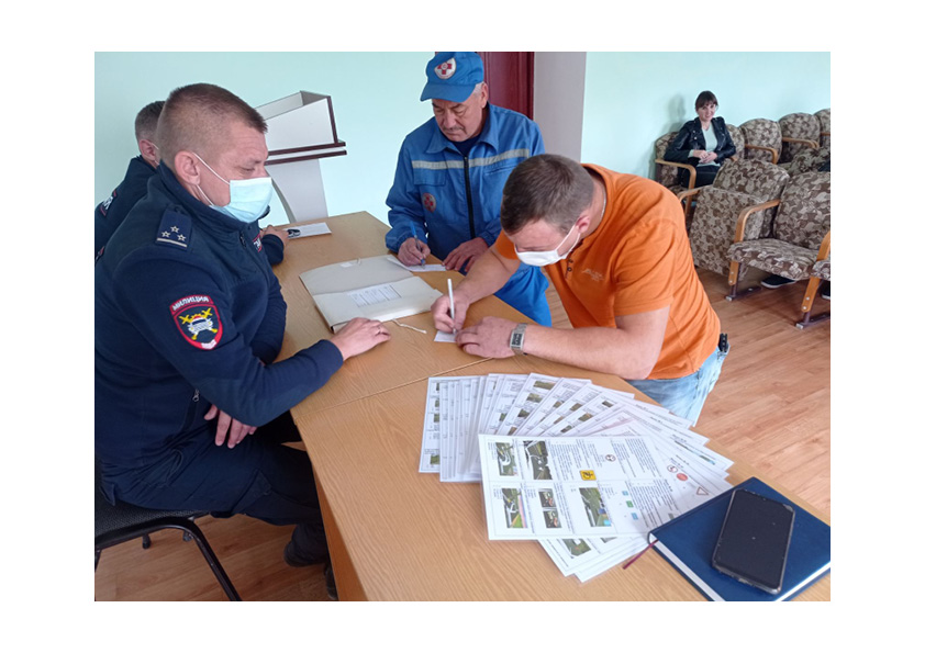 Поступайтеся дорогою кареті швидкої допомоги