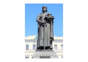 Хто людям  добра бажає,  той і славу має