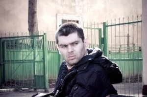 Він живе активним соціальним життям