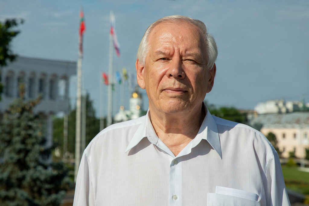 Живе такий чоловік