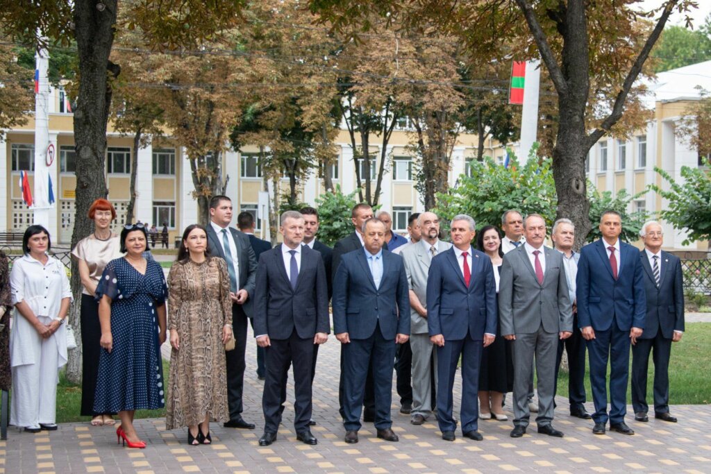 Оновлена будівля розкриває обійми