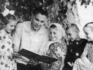 Людина народжується, щоб лишити по собі слід вічний