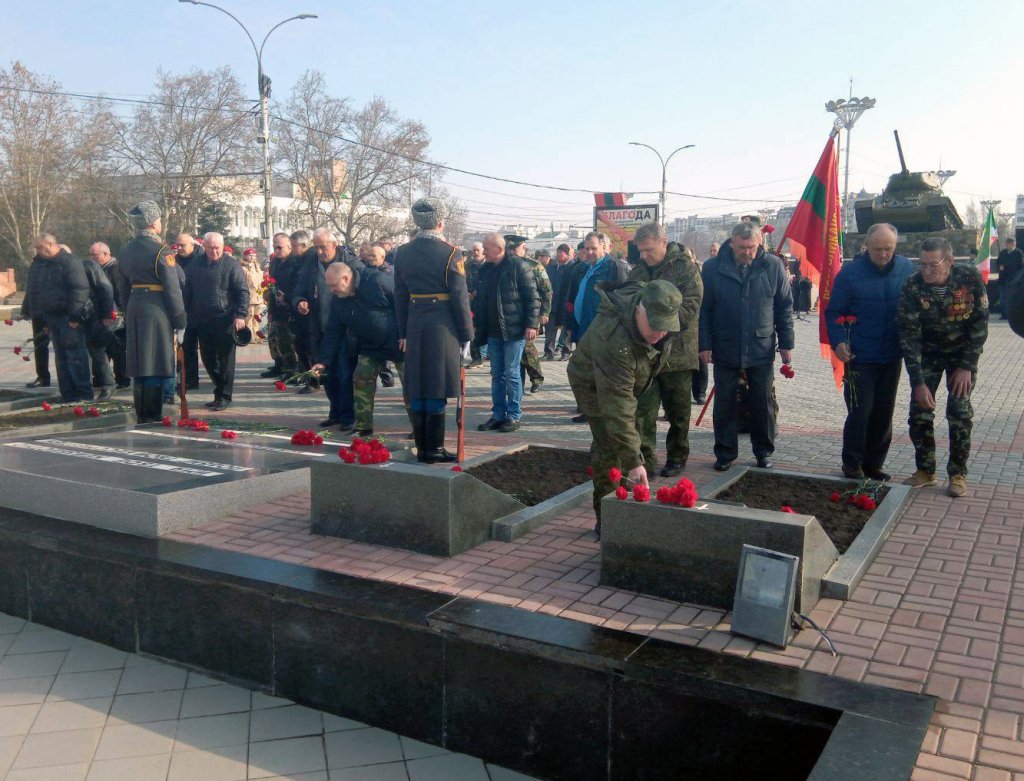 Щоб ми жили на мирній землі  та говорили рідною мовою