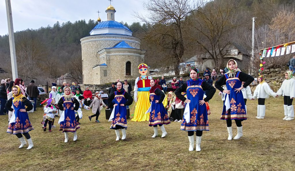 Широка Масляна у Валя-Адинцi