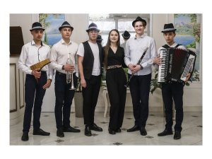 Жити музикою,  вкладати в неї душу