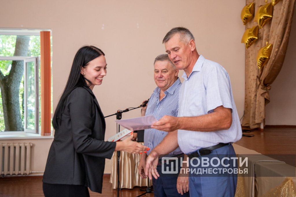Перший випуск спеціалістів УОР
