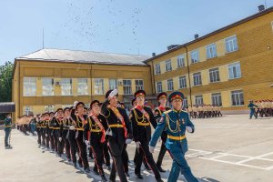 Суворовським училищам – 80 років