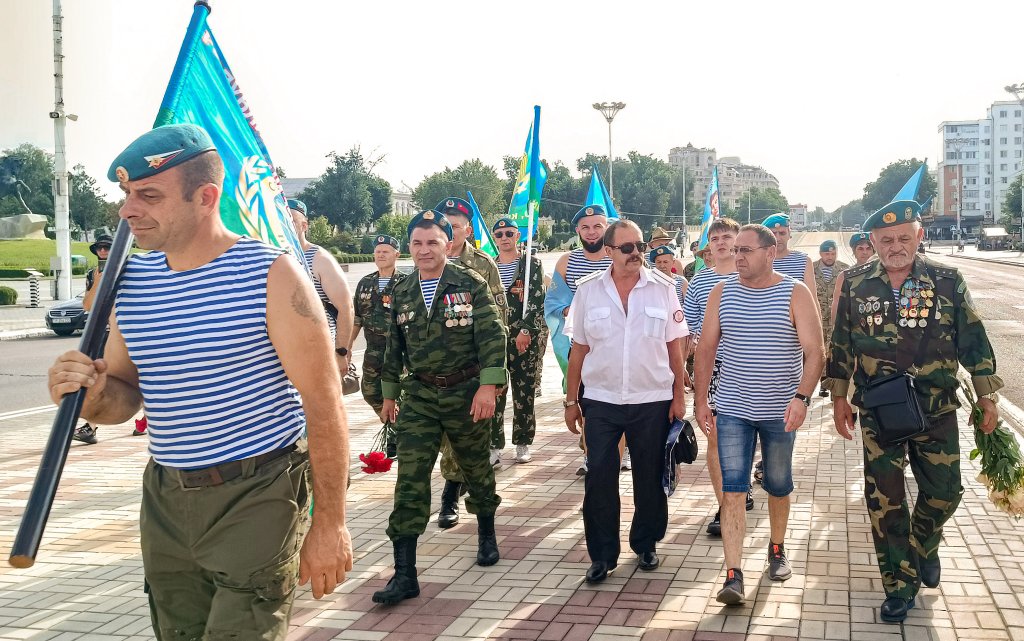 Ніхто крім нас!