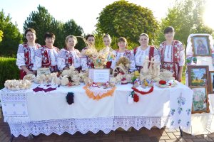 Людей поєднує культура