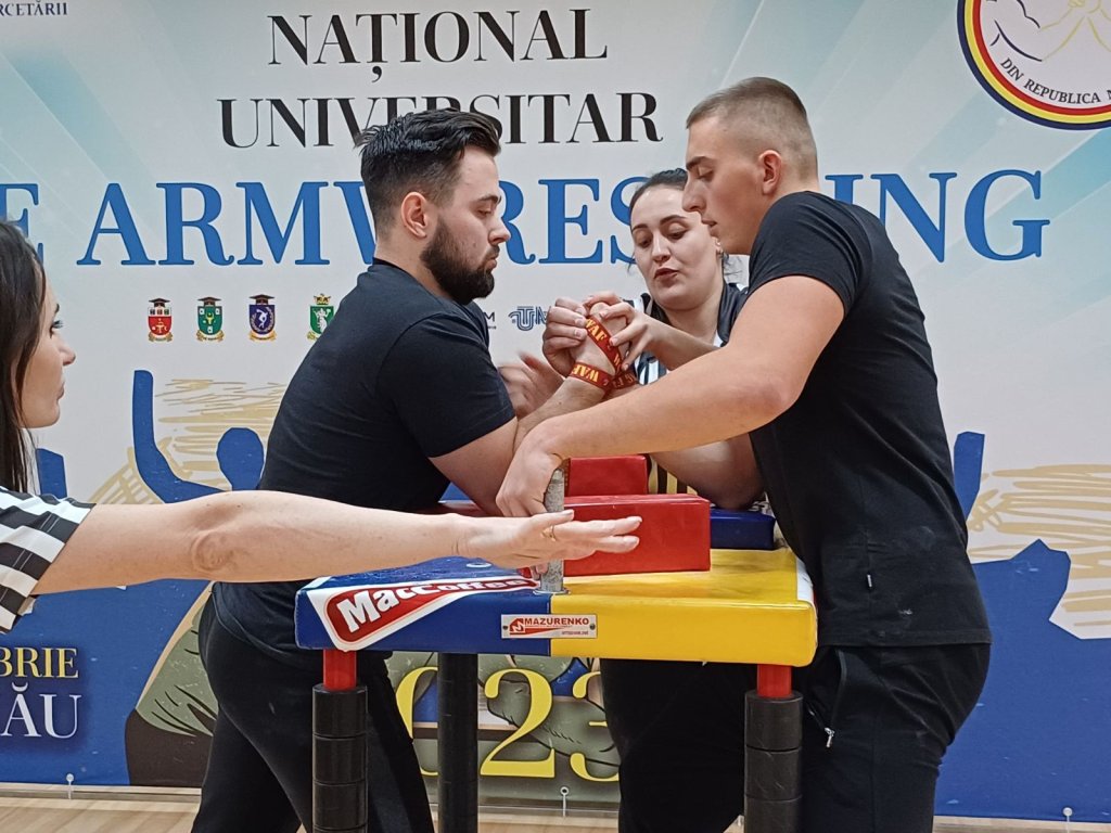 Спорт сильних чоловіків