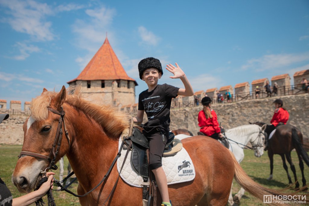 Зростає рід козацький наш