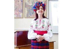 Учітесь, читайте, і чужому научайтесь, й свого не цурайтесь…
