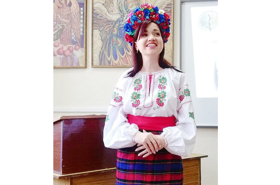 Учітесь, читайте, і чужому научайтесь, й свого не цурайтесь…