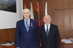 За заслуги в розвитку спорту