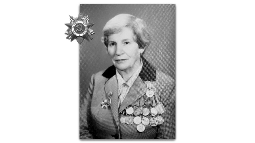 Подвиг жінки-воїна, педагога, матері
