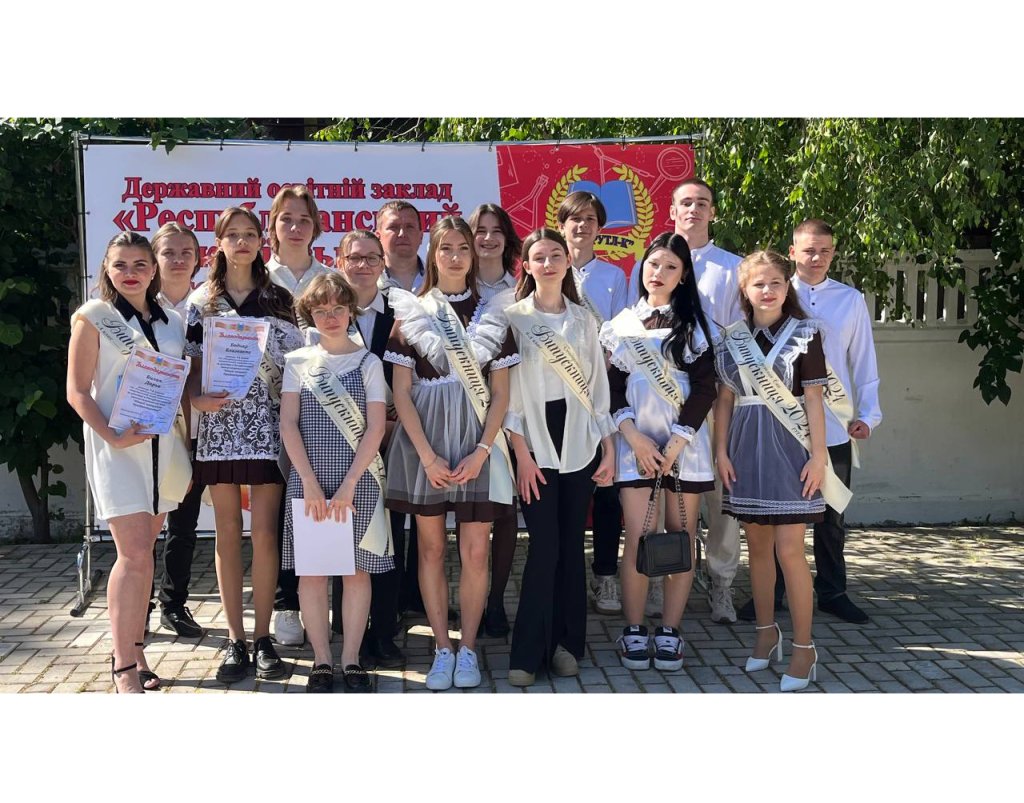 У вихорі вальсу кружляє юність моя золота