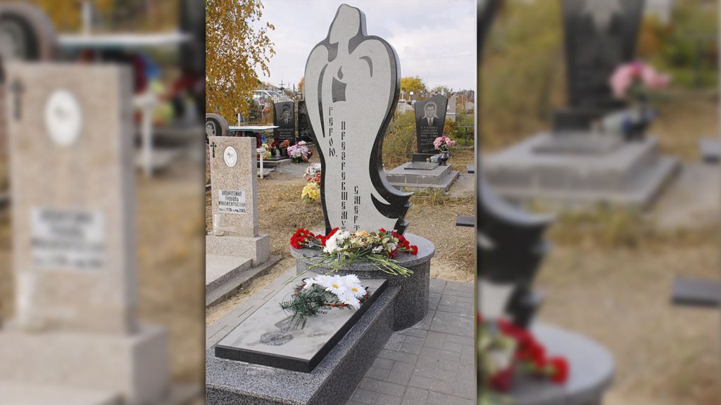 Не заросте ніколи стежка до його пам’ятника