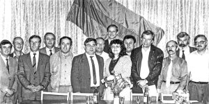 І ЗВІДКИСЬ ЗВЕРХУ дивиться на нас…
