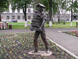 Наполегливим навчанням  гриземо граніт наук