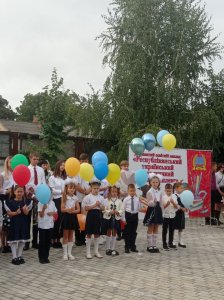 Шкільні  роки чудові…