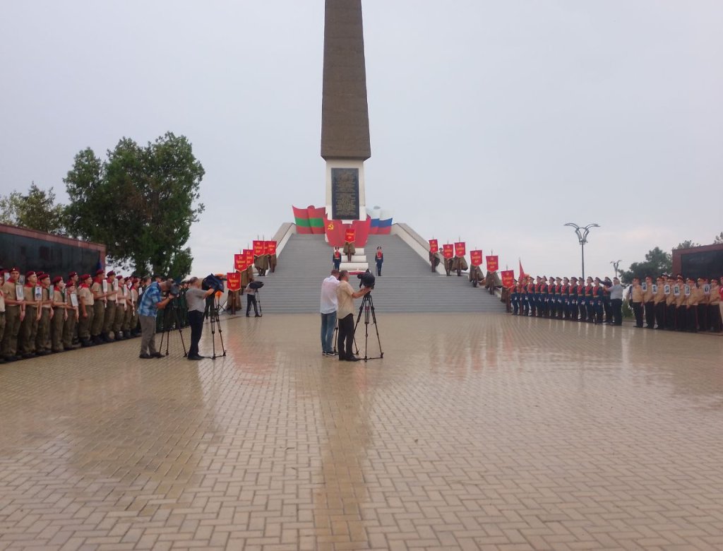 Нам не треба війни, не треба – Ми за спокій і мир на Землі…