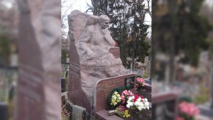 До нього люди тягнулись,  як до сонця