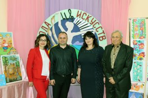 Є Божий храм, є храм науки,  ТА Є ІЩЕ МИСТЕЦТВА ХРАМ