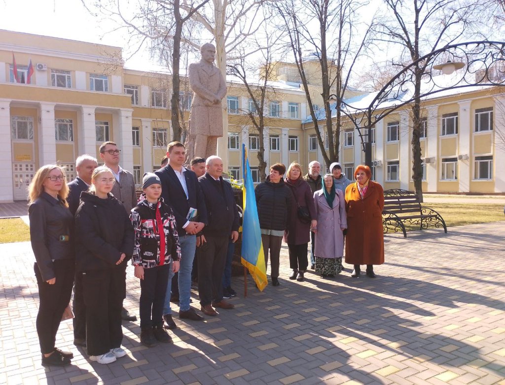 Не заростає стежка до Кобзаря