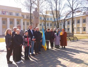 Не заростає стежка до Кобзаря