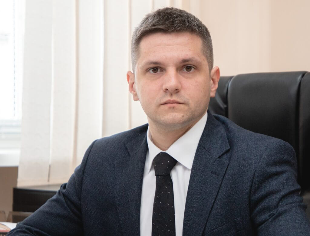 ЗВІТУЄ МIНЦИФРИ