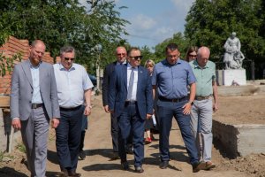 Робочі поїздки республікою
