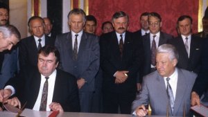 Крок від війни до миру