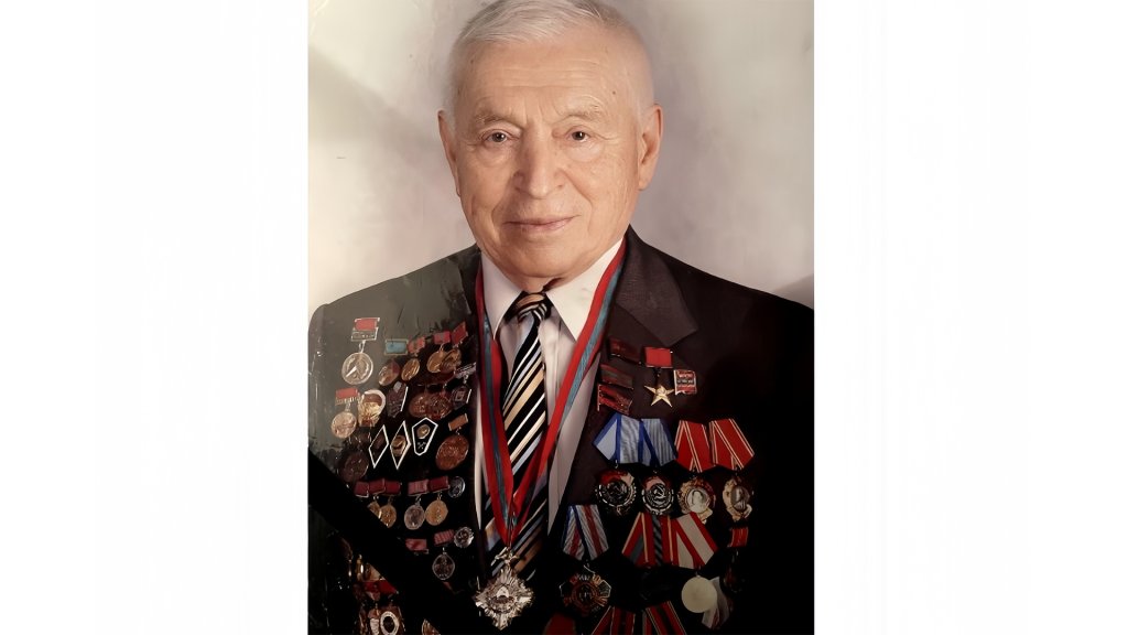 Як директор СТАВ ПОЛІТИКОМ