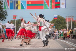 ПРО  НАШУ  ІДЕНТИЧНІСТЬ