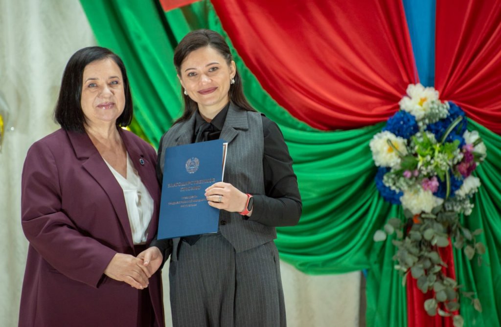 ПЕДАГОГ – ПРОВІДНИК ЗНАНЬ, або Професія, що творить майбутнє