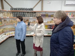 До столу придністровців