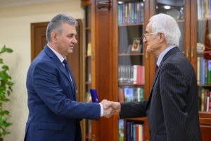 ПРО ВАЖЛИВЕ І НЕВІДКЛАДНЕ