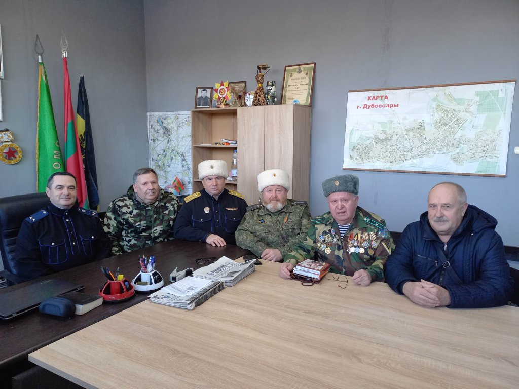 СЛУЖИВІ ЛЮДИ ДОБЛЕСТІ ТА ЧЕСТІ