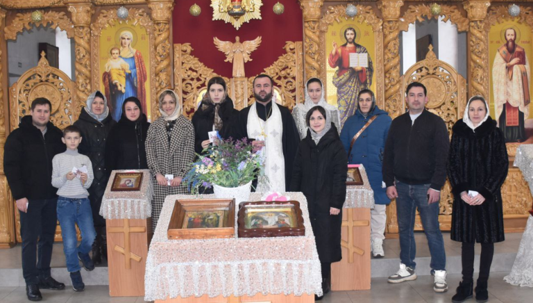 Молодь надихає прикладом